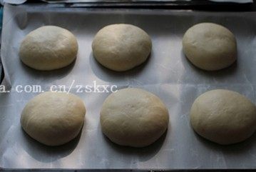中种北海道豆沙小面包,盖上保鲜膜于温暖处发酵至2.5倍大