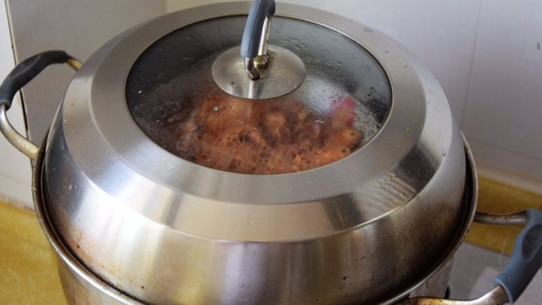 虾酱蒸五花肉,蒸锅水开后，蒸制15分钟即可食用