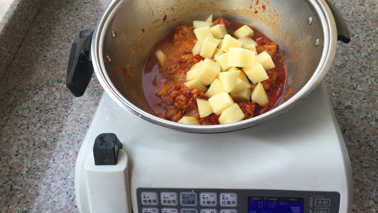 自制大盘鸡（自动锅版）,最后12分钟，放入土豆，程序继续。
