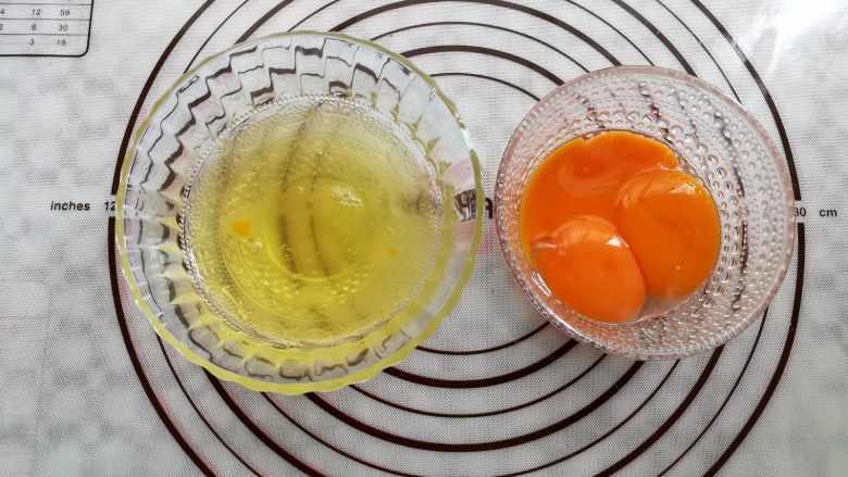 蜂蜜红茶费南雪（改良版）,鸡蛋分离蛋白和蛋黄