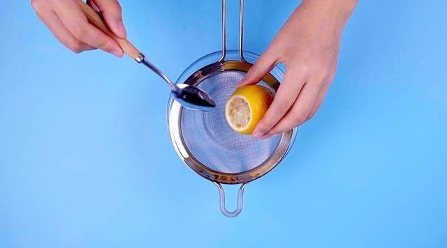 零难度清新柠檬雪葩！,柠檬果肉过筛，滤取柠檬汁150ml
