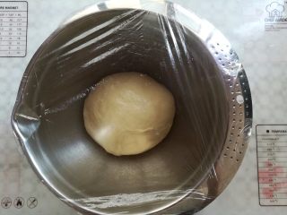 酸奶吐司（波兰种）,面团收圆，放入盆子里室温下发酵（温度29.5）