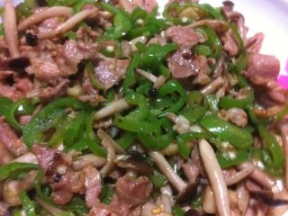 蟹味菇（真姬菇）炒肉