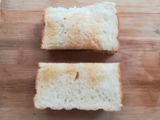培根芝士三明治, 如果觉得裹保鲜膜麻烦的可以直接切成2块