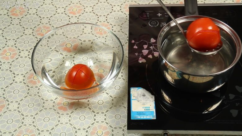 西红柿炒蛋,捞起，放入冷水里。