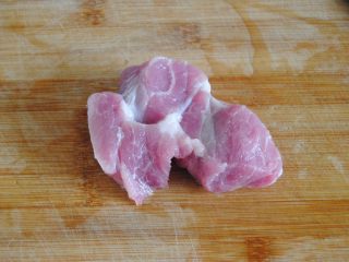 洋葱猪肉馄饨,我买的是梅头肉，哪里的肉肥瘦相间，做馅最可口