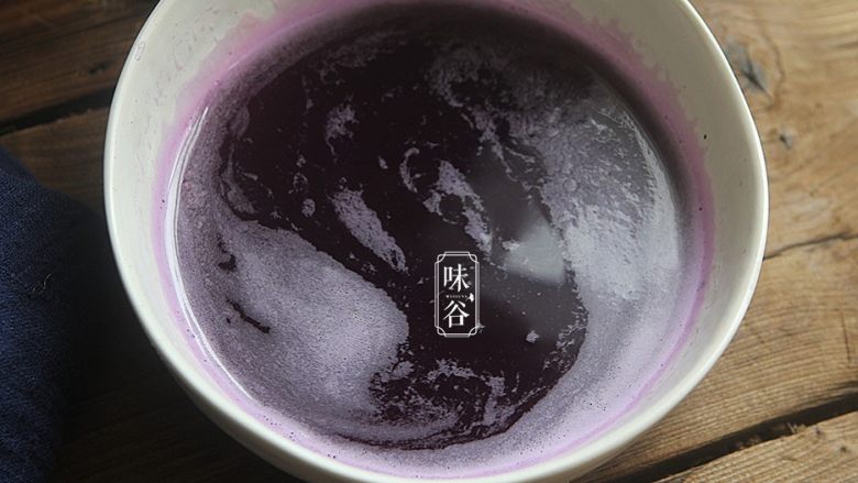桂花胭脂藕,打出来的汁呈深紫色的；