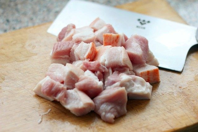 红烧肉,五花肉切成2厘米左右的方块