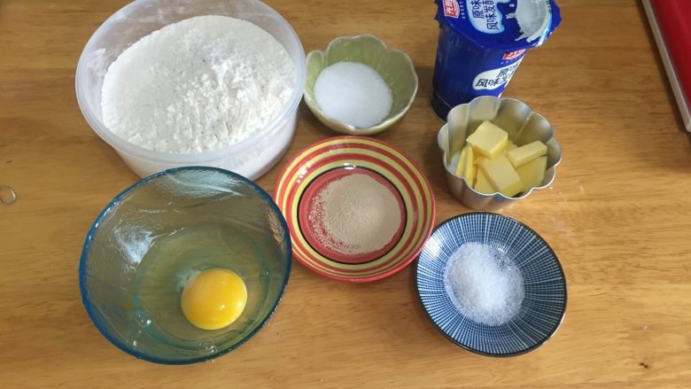 酸奶蜜豆吐司,首先准备好所有的材料
以下配方可制作两个椭圆形轻乳酪模具，我用的是学厨的
