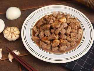 西餐中做的天津名菜，黑蒜子牛肉粒