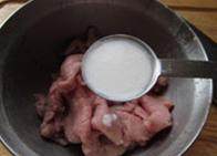 传统水煮牛肉,加入水淀粉
