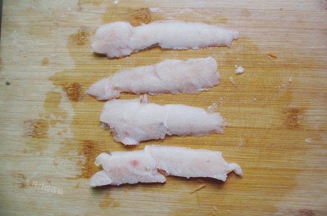 手卷饭团,鸡胸肉切成条