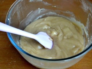 金沙奶黄月饼,搅拌均匀，盖上保鲜膜静置30分钟。