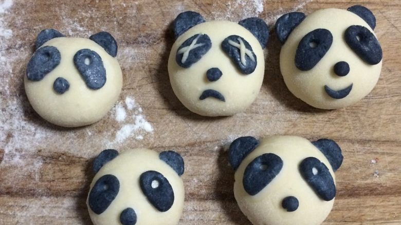 熊猫豆沙包,做成的生坯，我做了表情各异的熊猫