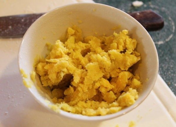 米饭圆、地瓜圆在家做出好滋味,地瓜圆作法：.地瓜电饭锅蒸熟，去皮压成泥状。