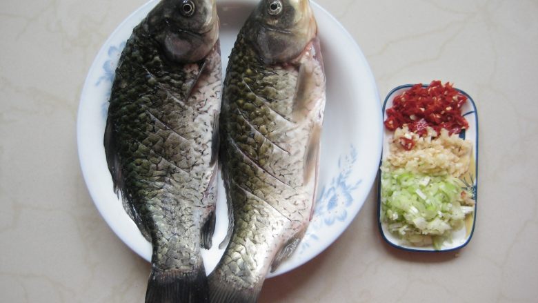 川香豆瓣鱼 ：超级美味的下饭神器,腌15分钟去腥。
