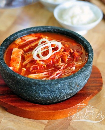 红火石锅泡菜汤