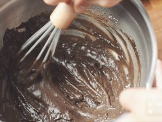 栗子蒙布朗可可卷,加入40g低筋面粉和20g可可粉，可可粉还可以换成同等分量的其他口味。