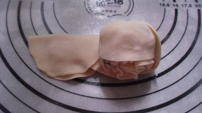 玫瑰花饺子,顺便整理成好看的形状