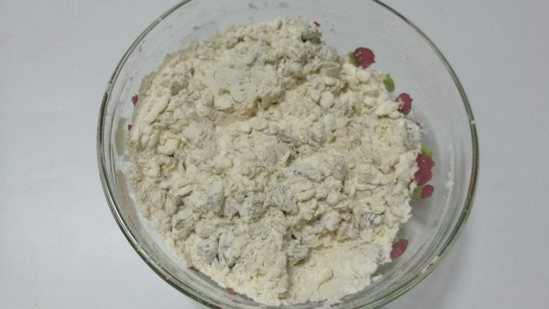 葡萄干甜饼,将粉类混合均匀。
