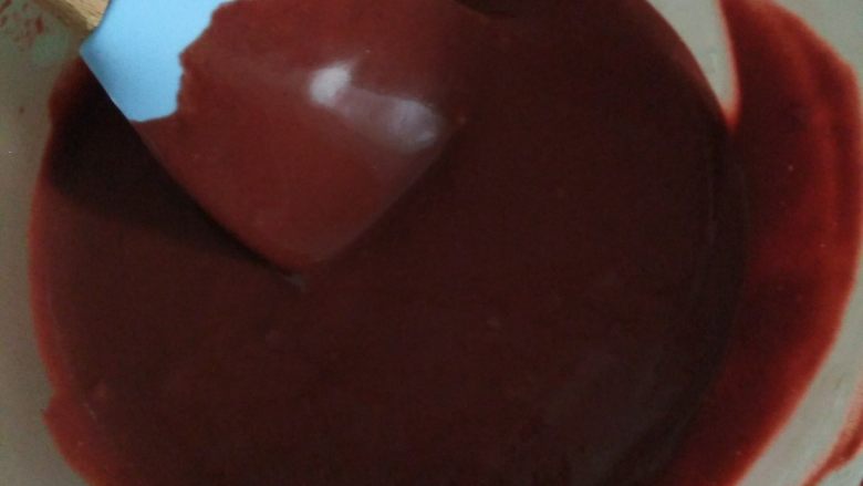 红丝绒蛋糕,搅拌均匀，切拌或翻拌手法，不要划圈搅拌
