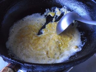 蛋黄焗地瓜,小火慢慢翻炒 