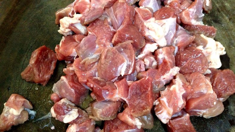 麻辣羊肉,小尾羊肉切成1.5cm左右的丁