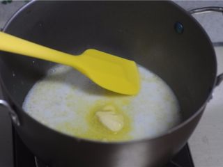 #不一样的泡芙#卡仕达爱心泡芙,牛奶、黄油、糖、盐放入锅里，开火，将黄油融化，牛奶沸腾