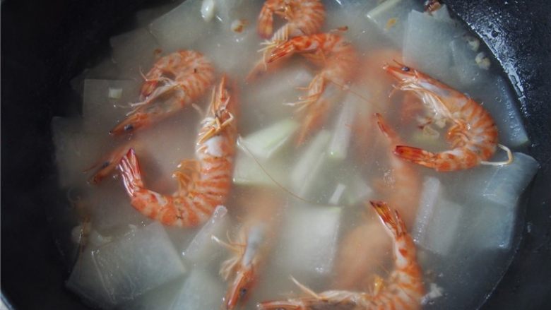 #家常菜大比拼#冬瓜鲜虾汤,加入洗净的虾