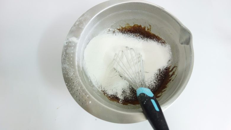 简单不易失败的布朗尼蛋糕做法 ,筛入低粉混合备用