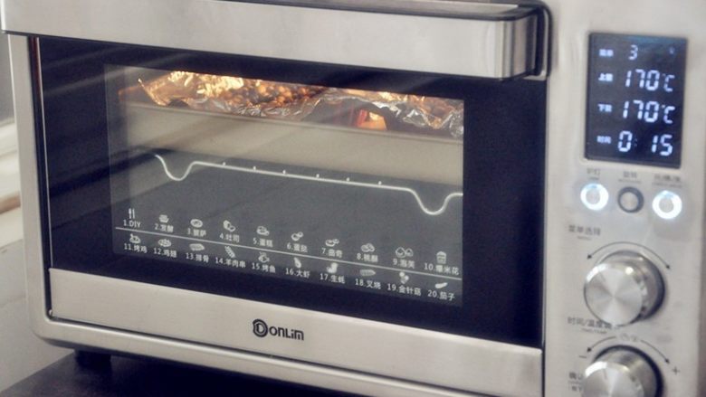 无花果派,烤箱预热170度，烤15分钟。