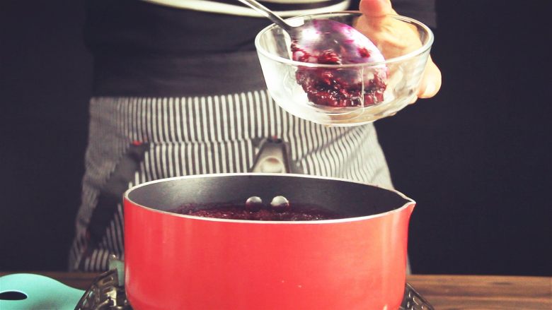 DIY红遍全球的高颜值水果冰棍，健康美味,搅拌均匀后盛出备用