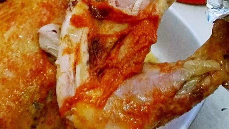 砂锅烤窑鸡 ,轻松拧下的鸡腿。

