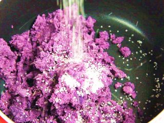 紫薯酸奶冰棒 | 软糯酸甜 抗氧化,加入适量的白糖（根据个人喜好而定）