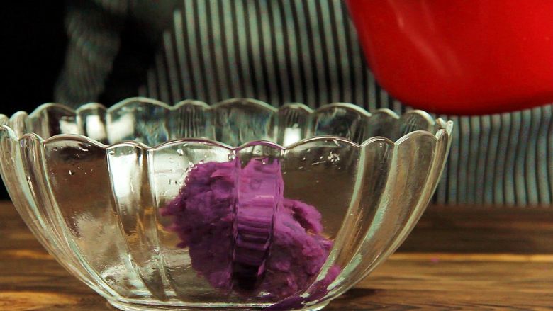 紫薯酸奶冰棒 | 软糯酸甜 抗氧化,盛出备用
