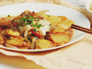 土豆烧鲳鱼,成品3