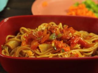 创意十足的蔬菜茄汁香肠意面,快享用香喷喷的蔬菜茄汁肠式意面吧！