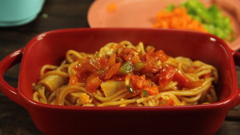创意十足的蔬菜茄汁香肠意面,快享用香喷喷的蔬菜茄汁肠式意面吧！