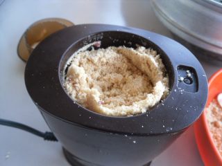 花生烤饼, 将其磨成花生粉
