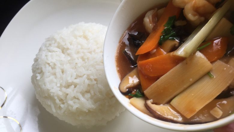 香甜米饭+中华烩饭,把炒好的食材淋在米饭上即可