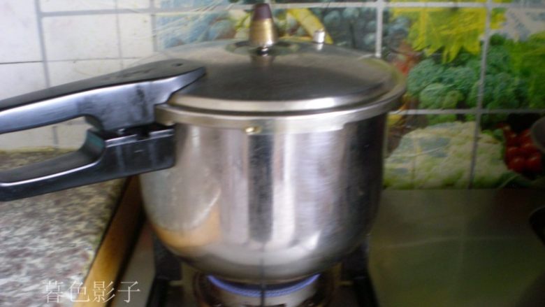 山药排骨汤,
高压锅上气煮15分钟，