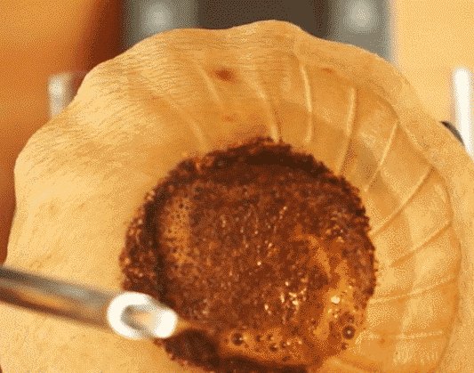 桂蜜咖啡,继续缓慢加水，直至萃取出大于250毫升的咖啡液；