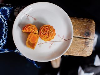 广式莲蓉蛋黄、豆沙蛋黄月饼制作方法