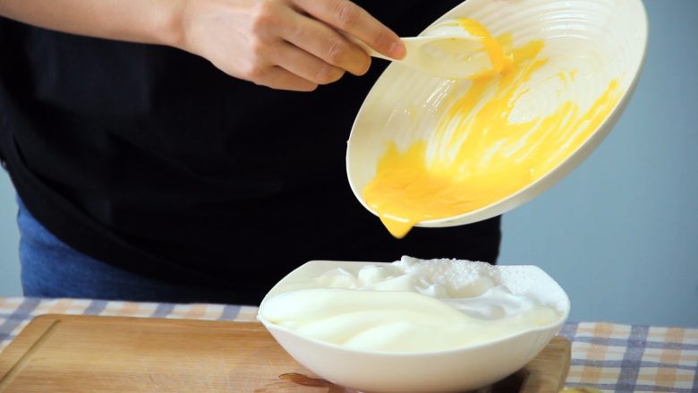 烘焙 |手把手教你制作纸杯蛋糕,加入鸡蛋黄