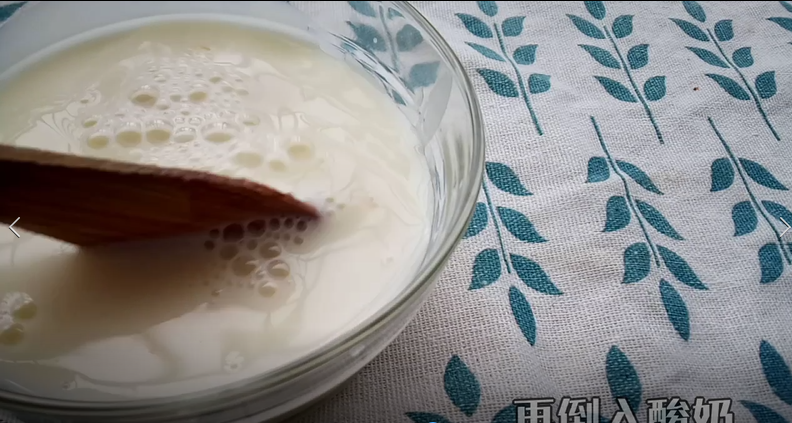 奥利奥盆栽酸奶布丁,搅拌均匀 一定要特别匀