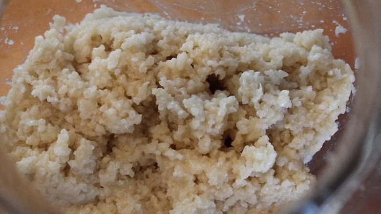 #咸味＃+塩麴製作,第2天，米粒已经开始分解了。