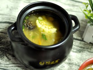 玉米鸡丁烧冬瓜汤,12、一道营养、美味、滋补的冬瓜养生汤就做好了.....