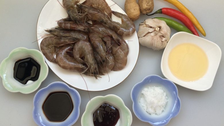 黑椒干锅虾,准备所需食材