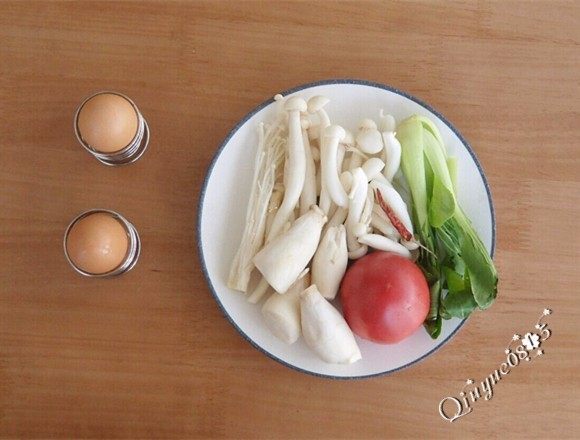 鲜香杂菌芙蓉汤,准备所有食材