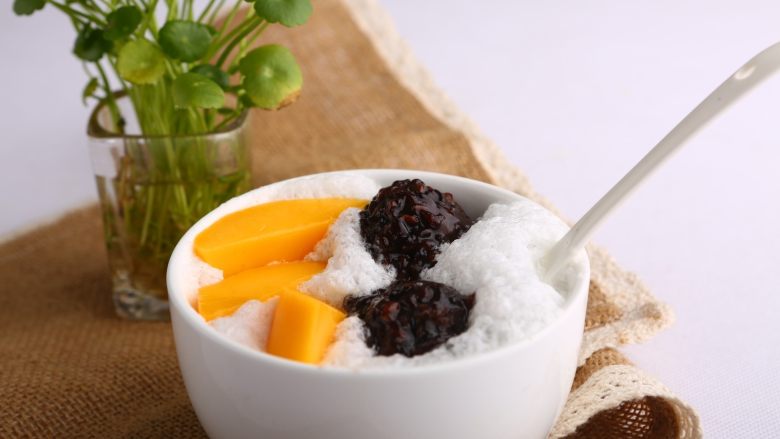 港式甜点芒果白雪黑糯米-带带,这是粗粮与水果饮品特别经典的搭配